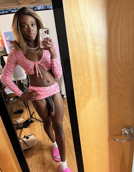 Itsvaleriemay nacktheit schöne fotos