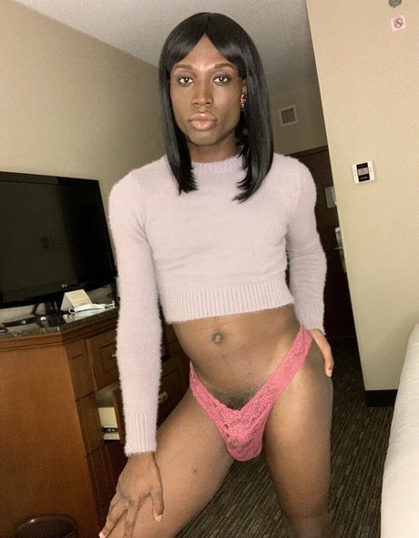 Itsvaleriemay model akt bilder