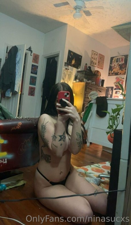 ninasucxs nackt sex bild