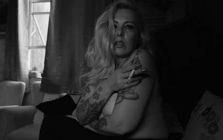 lady smoker queen xxx exklusive bild