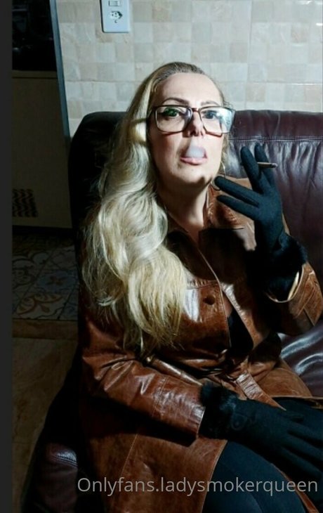 lady smoker queen hd akt fotos