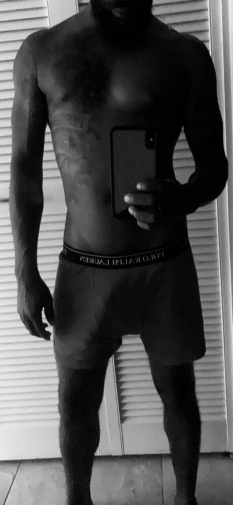 Woody perfekte nackten fotos