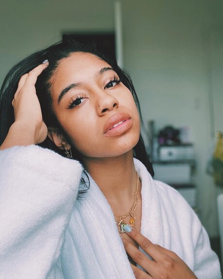 Yamz the tarot reader sexy heiße bild