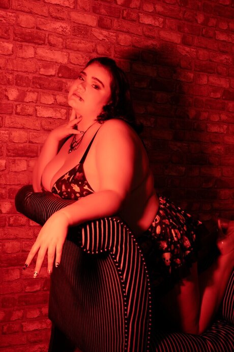 Queenie s Curves schauspielerin erotische bild