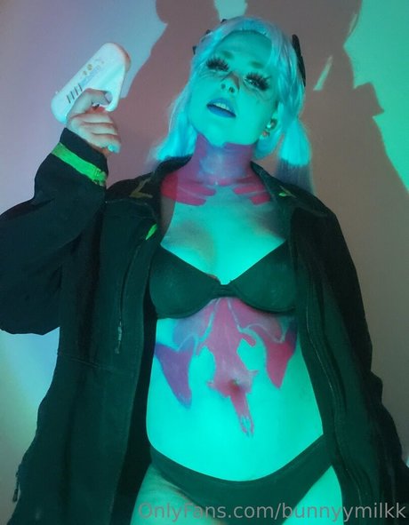 bunnyymilkk schauspielerin foto