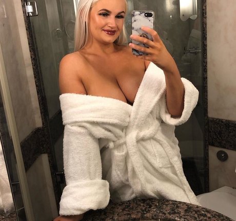 Zandra May nackt pornostar galerien