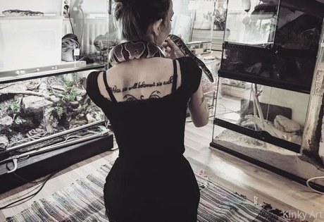 artnvenom hübsche nacktheit bild