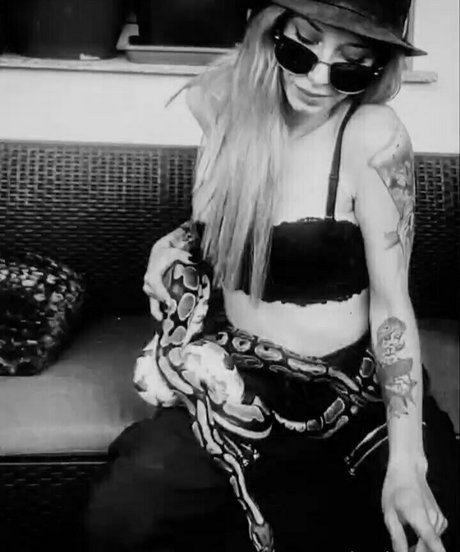 artnvenom erwachsene nackten foto