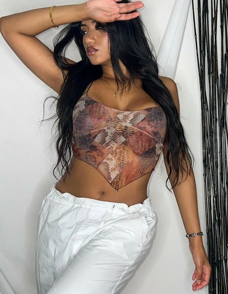 Tamia J model top bild