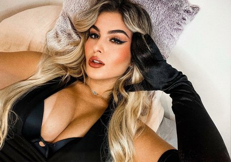 Sthefany Oliveira exklusive sex bild