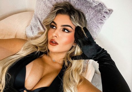 Sthefany Oliveira schöne nackte bild