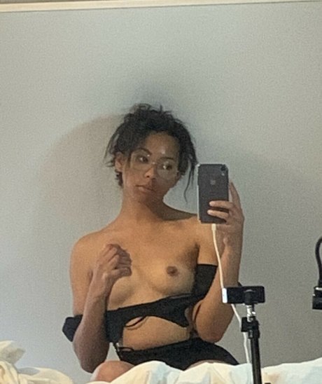 ebenholz-milf-onlyfans nacktheit bilder