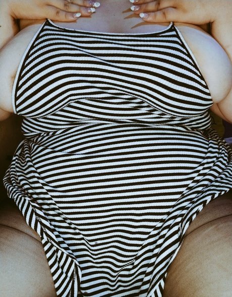 Moomochi schauspielerin kunst fotos