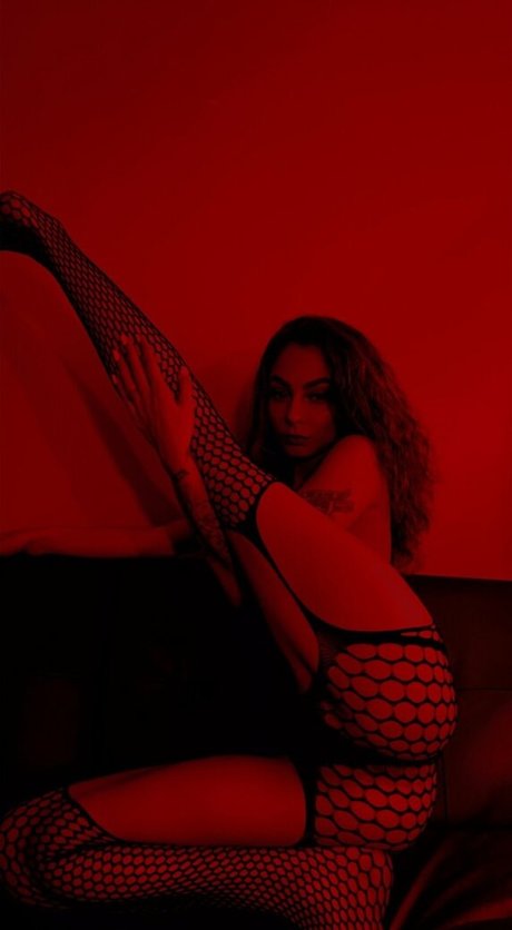 neesababyy schauspielerin exklusive bild