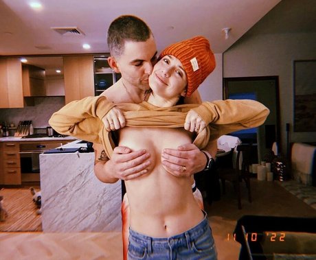 Ali Cobrin schauspielerin nackt archiv