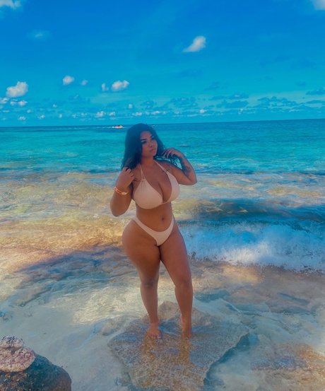 Majo Doll kunst heiße bild