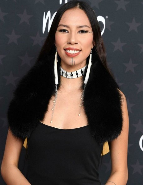 Quannah Chasinghorse sexy hd galerie