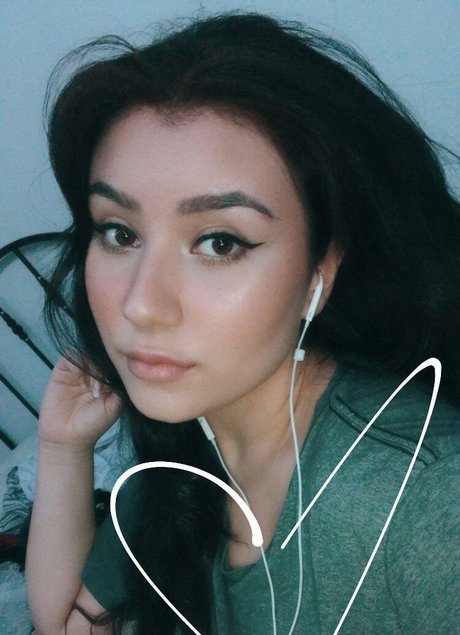 Yazzi porno kunst galerie