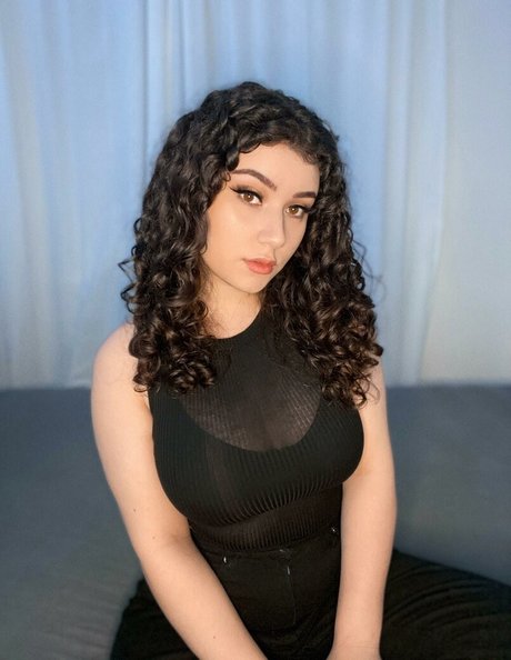 Yazzi hd pornostar fotos