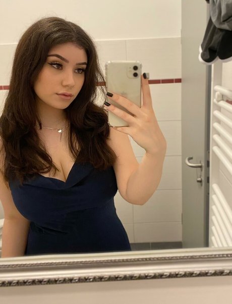 Yazzi heiße nacktheit bild