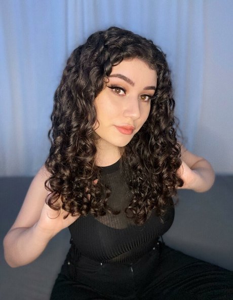 Yazzi erotische akt fotos