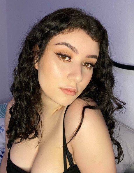 Yazzi pornostar exklusive bilder