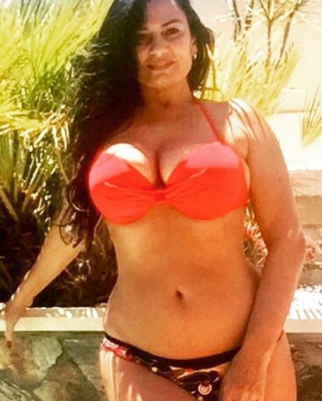 Angela Cavagna nackt hübsche bild