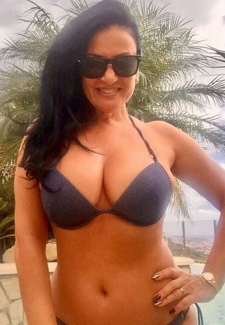 Angela Cavagna exklusive perfekte foto