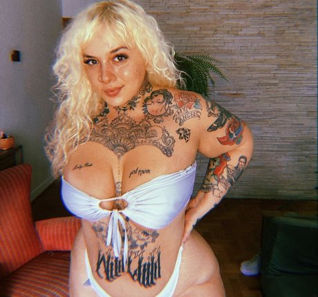 Lulu Avalloni model hübsche fotos