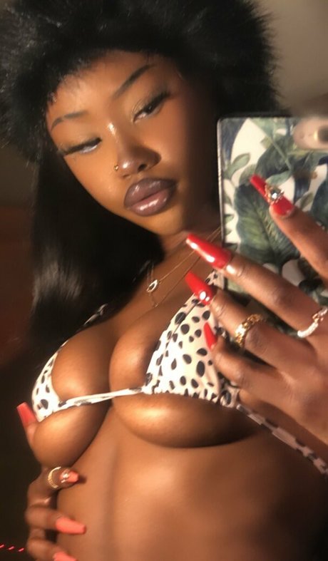 porcelainskys hübsche nackte bild