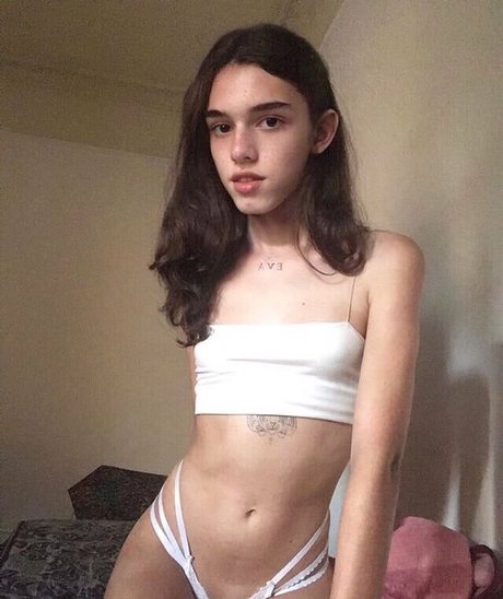 LittleTgirl erotische freie foto