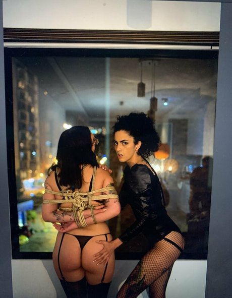 nia yanyi erwachsene foto