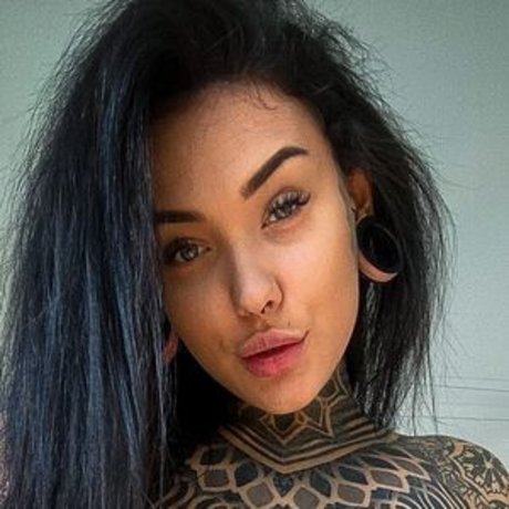 Nika Kimi nackt hübsche galerie