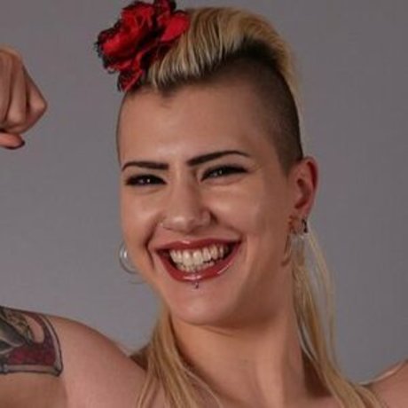 Synthetika Lynn nackt sexy galerien