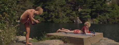 Julia Garner erotische nacktheit foto