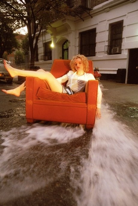 Julia Garner sex pornostar galerien