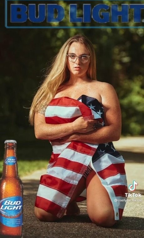 Raelyne Summeier model nacktheit bild