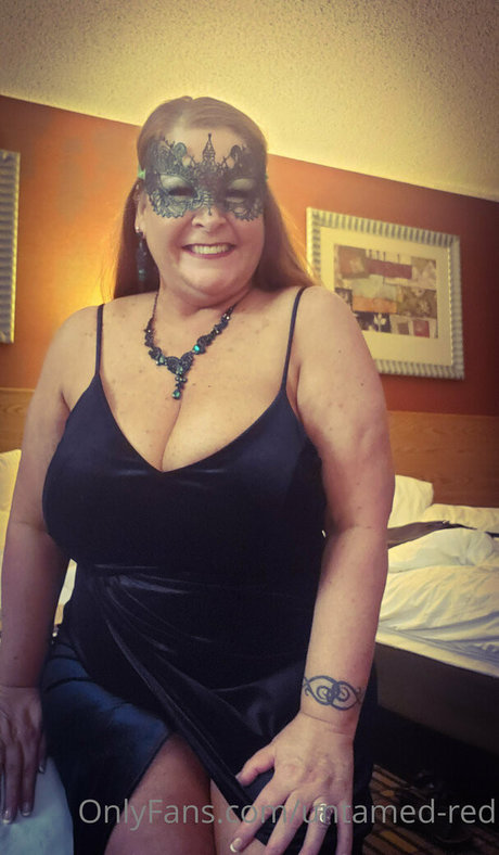 untamed red nackt nette archiv