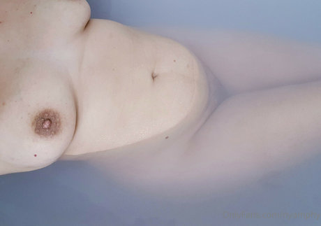 nyamphyvip nackt sexy bild