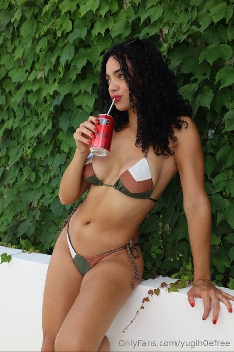 yugih0efree model xxx bild