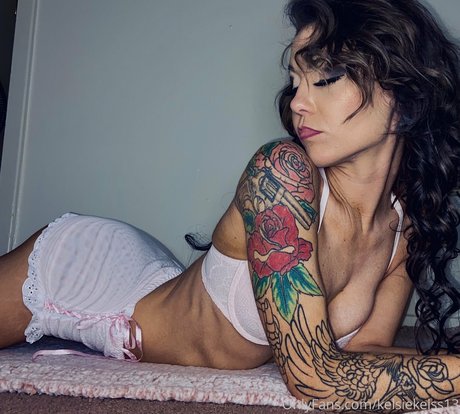 kelsiekelss13 schauspielerin erotische galerie