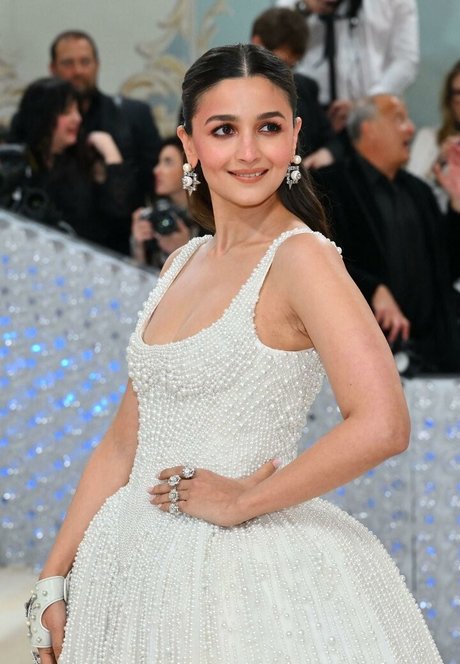 Alia Bhatt heiße pornographische galerien
