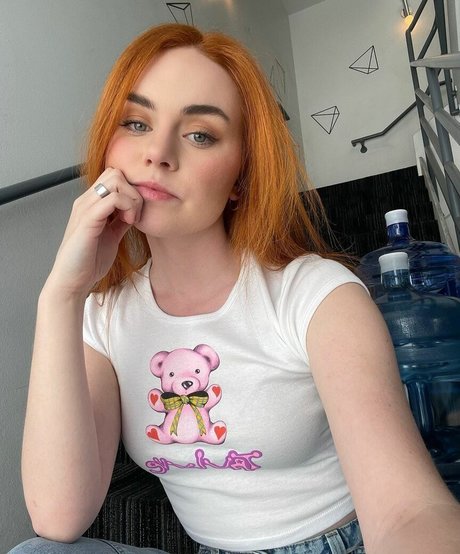 Sam Temple model hd fotos