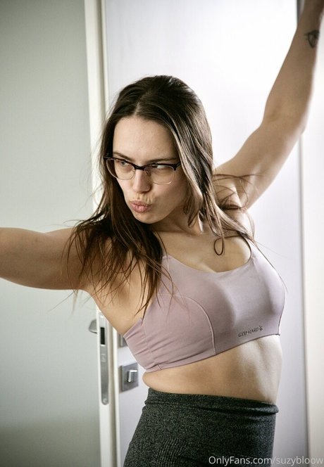 suzybloow kostenlose akt galerien