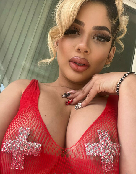 shebetripn schauspielerin schöne fotos