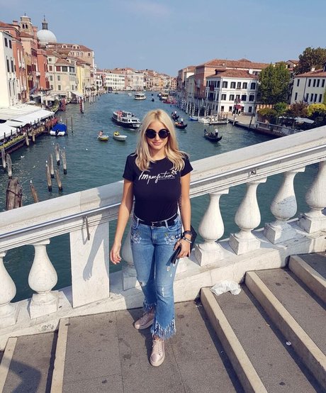 Andreea Ungur porno nackten archiv