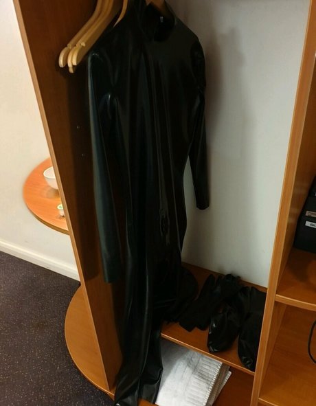 neonlatex schauspielerin nacktheit galerien