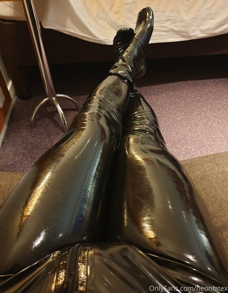 neonlatex erwachsene sex bilder