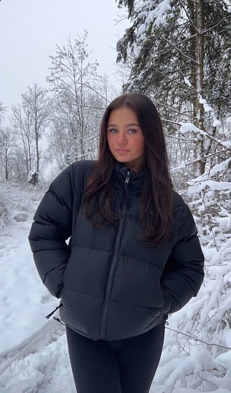 Sydney ra nacktheit pornostar fotos