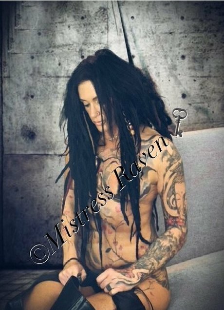 immistressraven model nackt bild